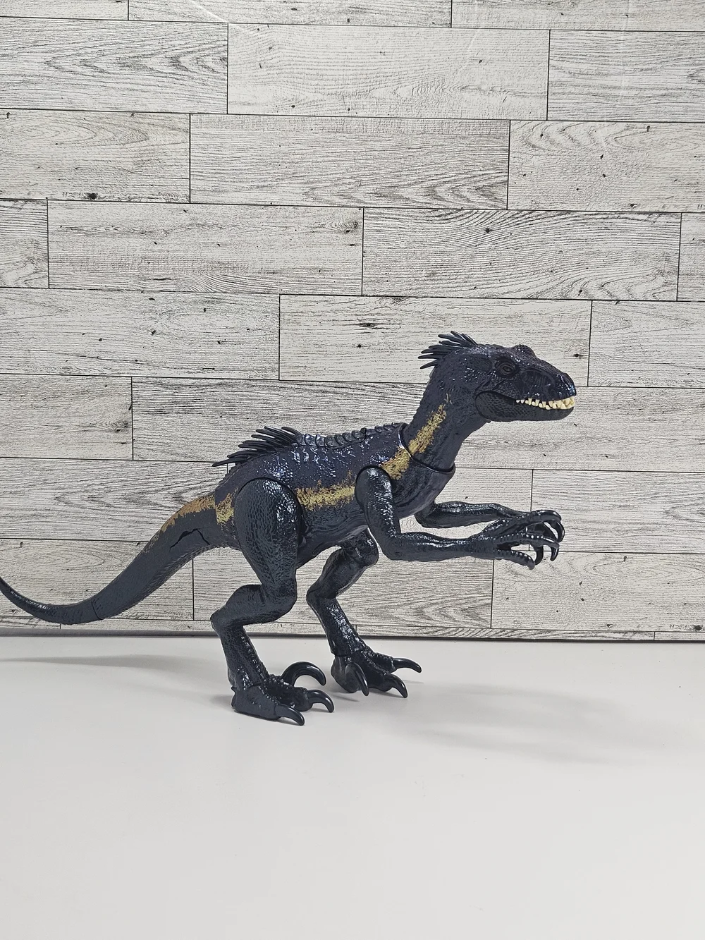 Jurassic World Indoraptor Track ‘N Attack 15